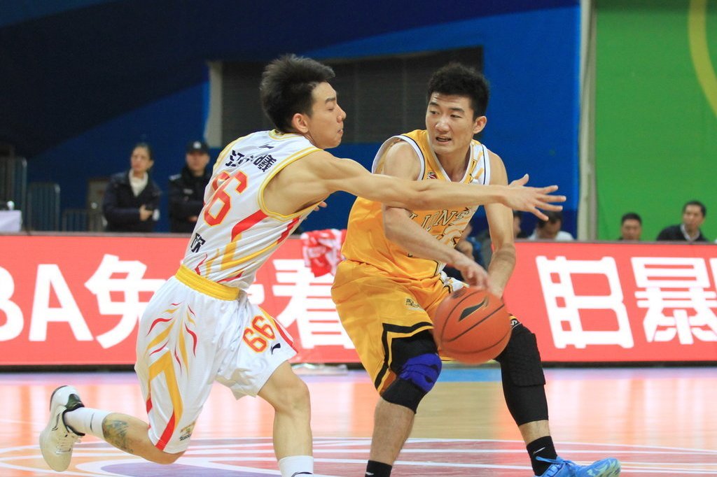 包含加时末段毕尔巴鄂竞技备战CBA常规赛，复出首秀细节曝光，态度坚定，团队化学反应显著的词条