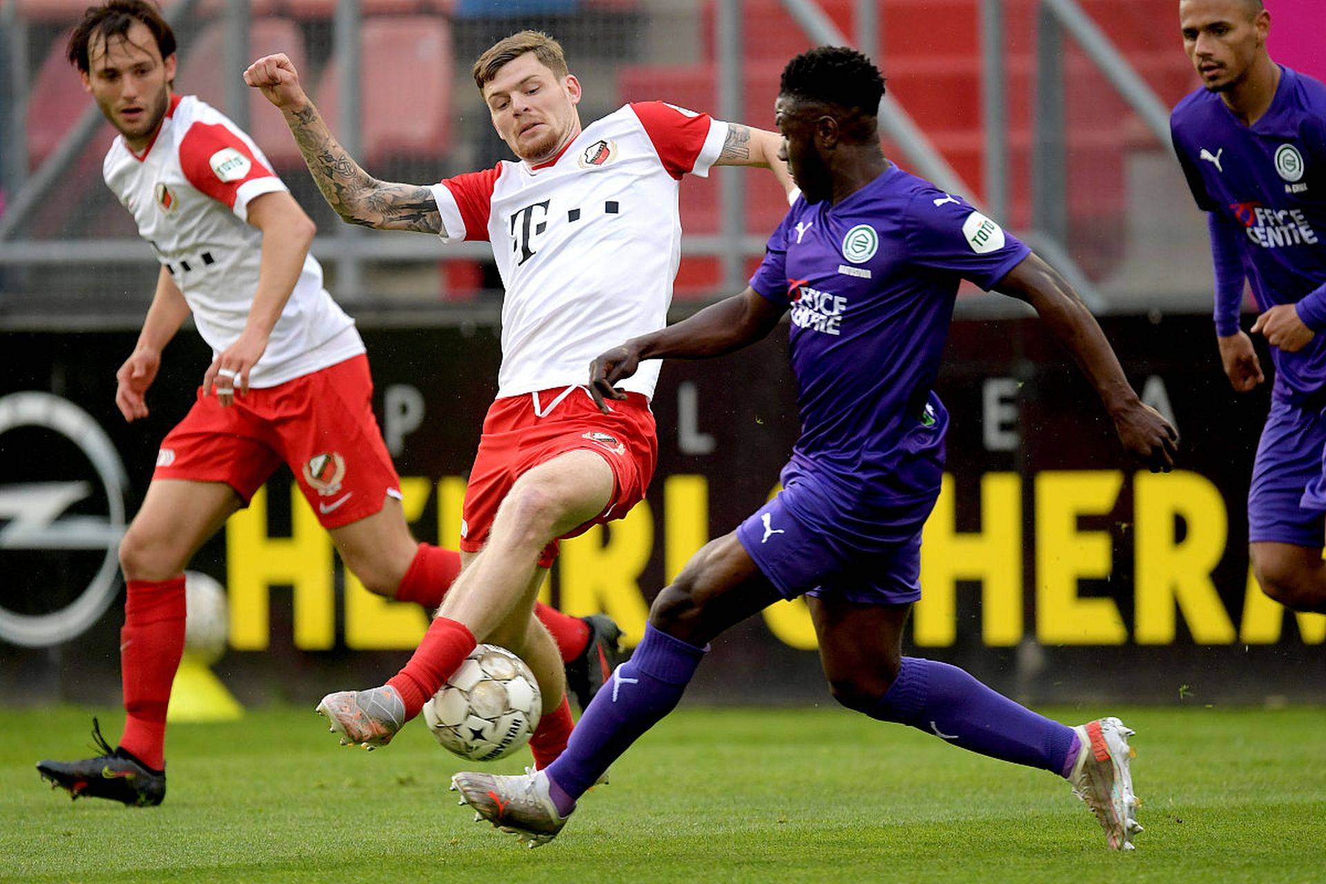 雷速官网今晚曼城备战荷甲，复出首秀细节曝光，压力陡增，训练强度明显提升的简单介绍