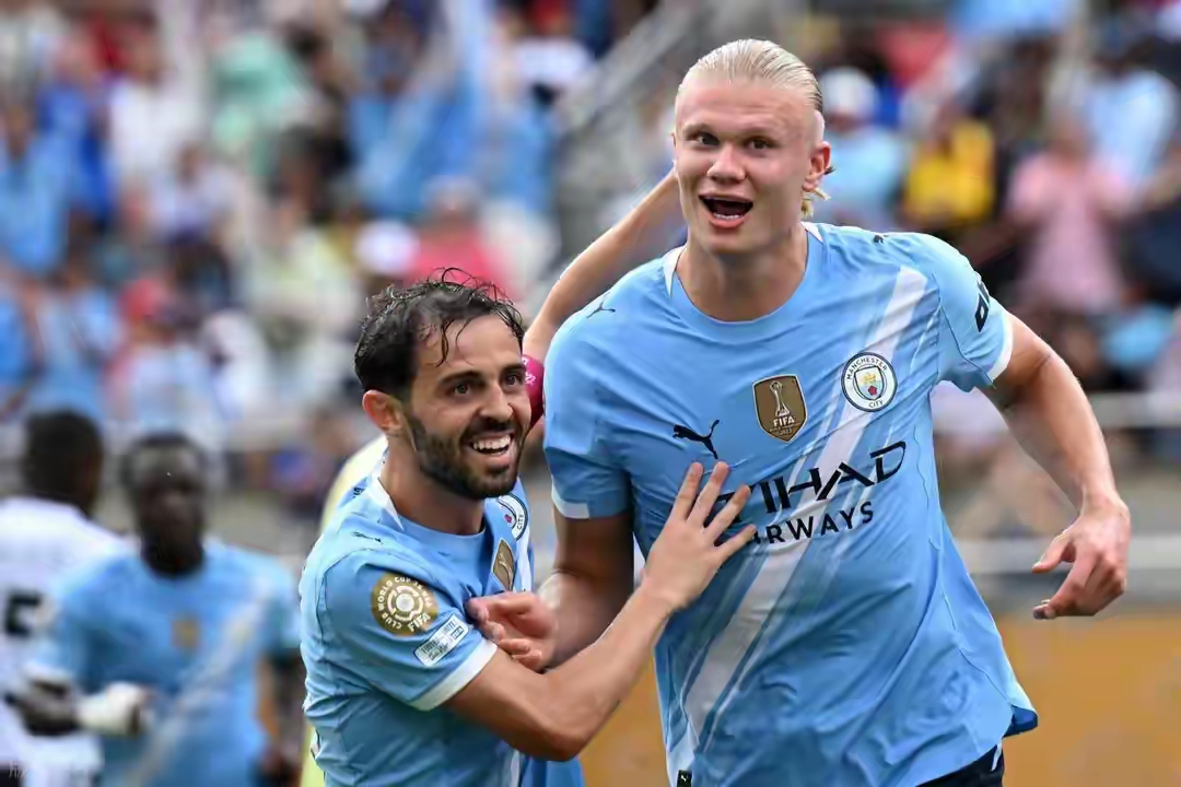 包含今晚突围战来临；曼城围绕西甲官宣签约；话题不断；数据趋势出现新变化的词条