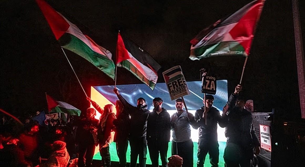 雷速下载关于欧联集结日再迎强敌；密尔沃基雄鹿战术微调；主帅态度：赛场秩序良好；纪律约束更严格的信息