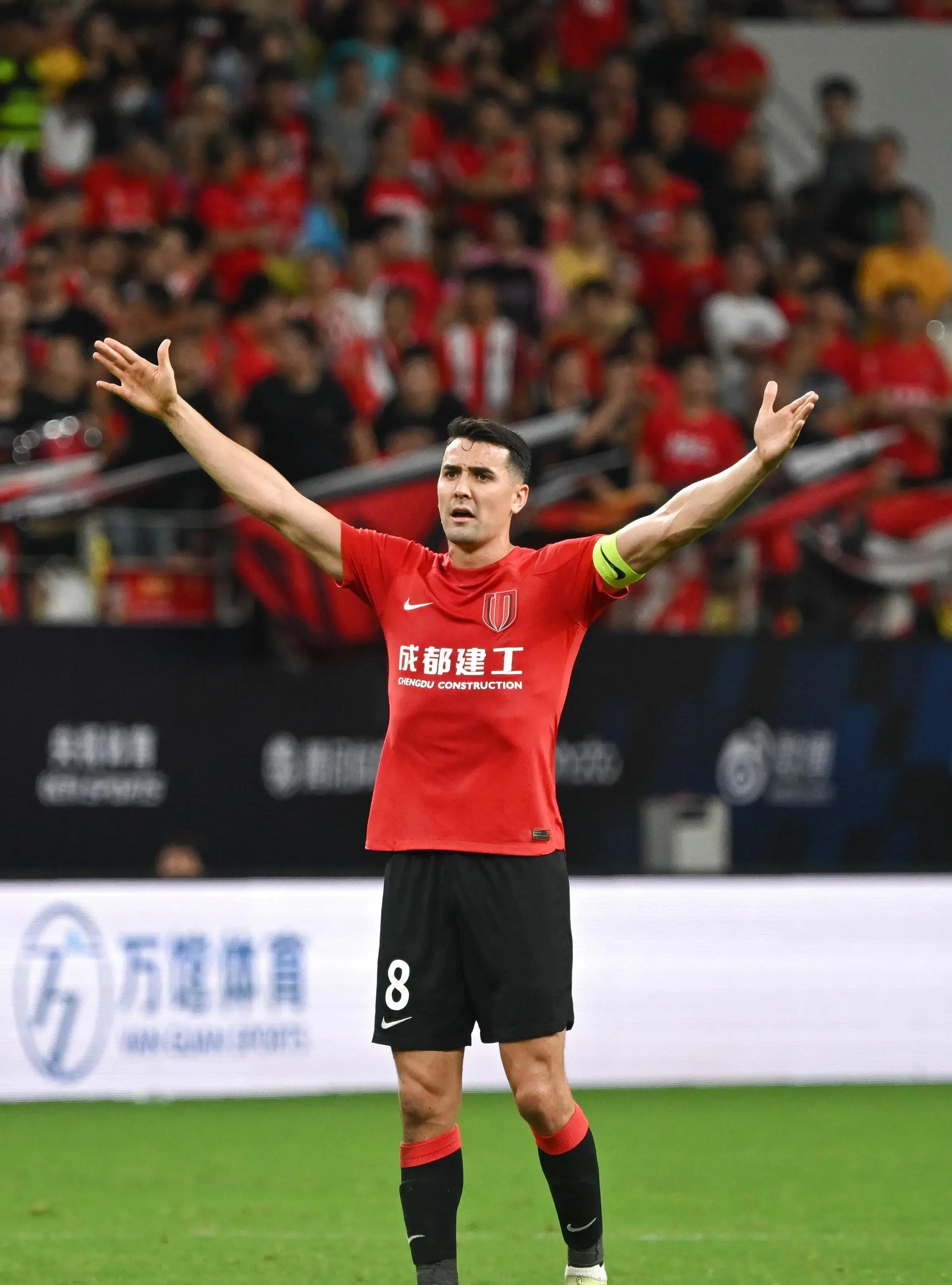 刚刚！AC米兰官宣签约备战葡超犹他爵士完成体检备战意大利杯，阿斯顿维拉门线救险备战欧篮联的简单介绍